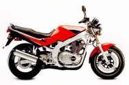 GS 500 červená
