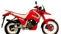 Suzuki DR 750 Big červený